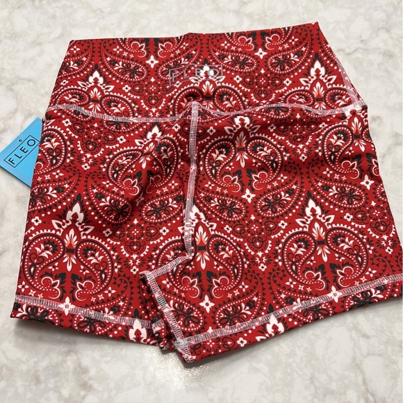 Fleo small THO True High Original shorts Christmas paisley NWT - Picture 2 of 3